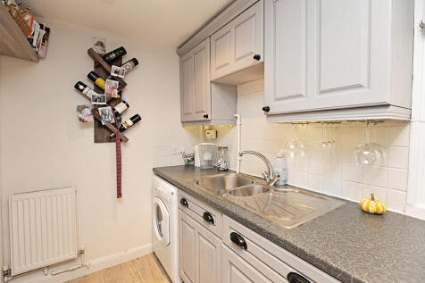 Hartley Wintney, Hook, RG27 8 photo 4