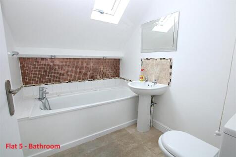 5 - Bathroom.jpg
