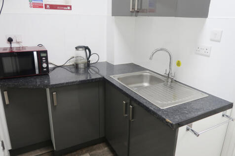 Commercial Property to rent Image 11