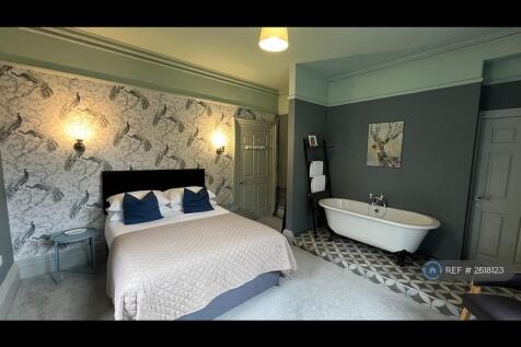 Suite 4 Master Bedroom