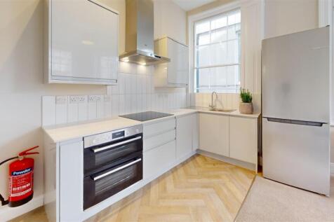 Hilton-Chambers-3-4-5-Communal-Kitchen.jpg