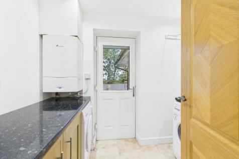 CAM03729G0-PR0082-STILL019