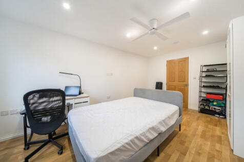 1366081-3-68fa085...