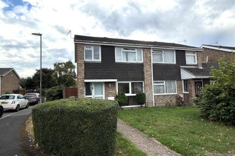 3-bed semi-detached on Chatsworth Road, Eastleigh, £1,350/mo