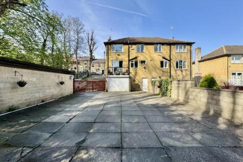 Huddersfield, HD4 - property photo