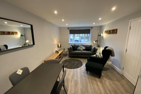 28 Prince Regent Court, Leamington Spa photo 5
