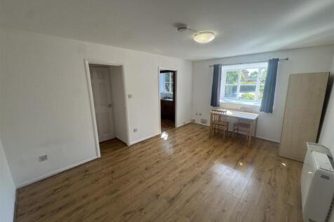Gladbeck Way, Enfield, EN2 photo 3