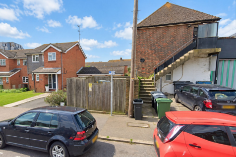 1-bed flat on Bolebrooke Road, Seamotel Bolebrooke Road, TN40, £875/mo