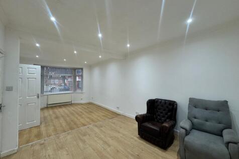 Lady Margaret Road, Southall, UB1 photo 3