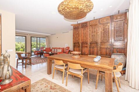 Contemporary Finca with traditional annexes