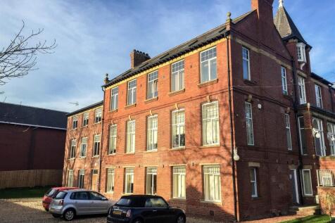 4-bed flat on Ash Grove, Leeds, £2,253/mo