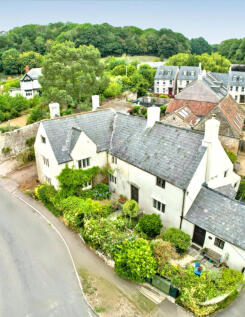 Grade II* Listed Village Residence of Exceptional