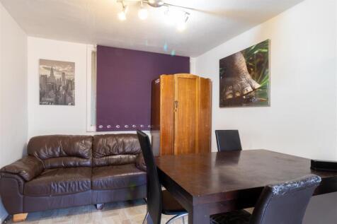 Kendal Close, Hyde Park, Leeds photo 2