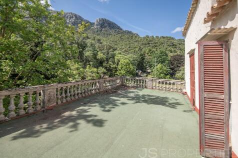 LARGE POSSESSION WITH RESTAURANT FOR SALE