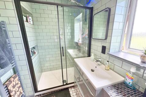 Shower Room 2.jpg