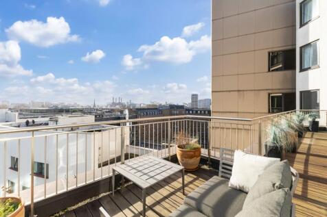London, SW1V - property photo
