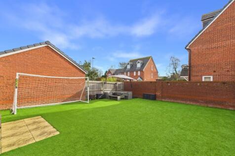 CAM02386G0-PR0166-STILL041