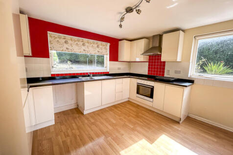 Detached 4 Bedroom House