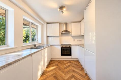 Grosvenor House, Stortford Hall Park, Bishop`s Stortford, Herts, CM23 photo 3