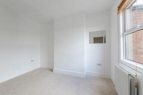 3 Claude Avenue BA2 1AE-16.jpg