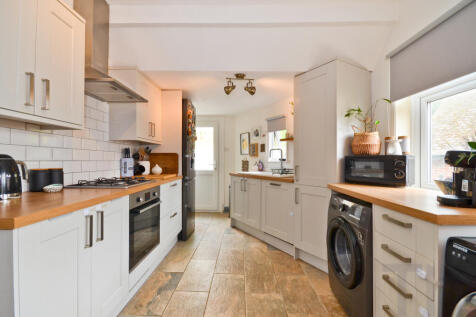 Kitchen (5).JPG