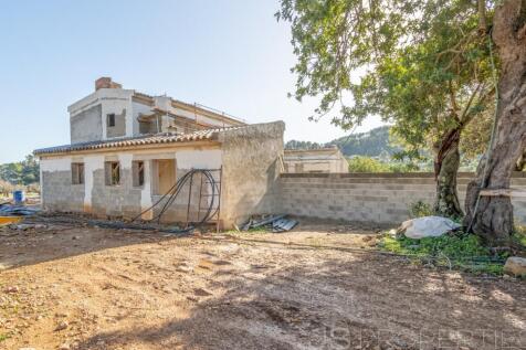 NEWLY BUILT MODERN VILLA IN UNIQUE LOCATION OF SELVA 