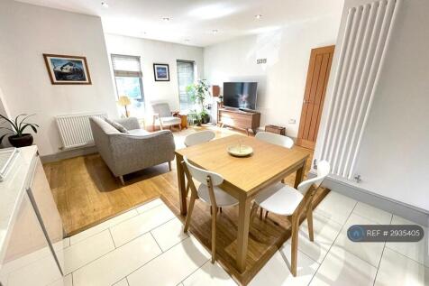 Open Plan Lounge Kitchen 