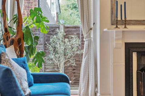 1328272-10-6887b5...