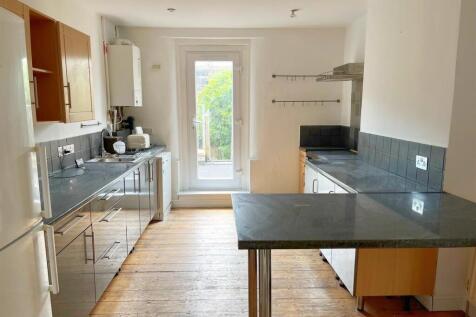 Kitchen on to patio.jpg