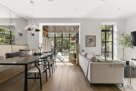 London, SW19 - property photo