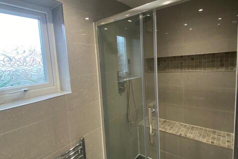 Bedroom 1 ensuite 2.jpeg