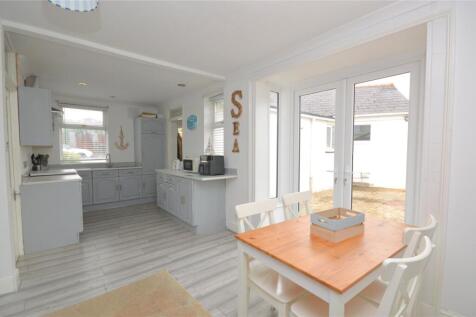 Kitchen/Dining Area
