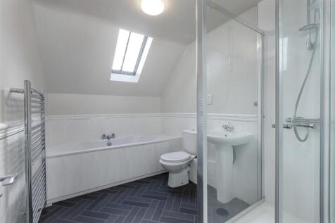 2 Greenfields Bathroom