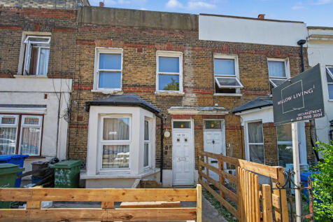 Flat B, 30 Gibbon Road, Nunhead, London, SE15 2AS