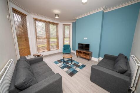 3-bed flat on Flat B, 106 Whitham Road, Broomhill, S10, £1,435/mo