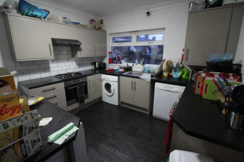 6-bed terraced on Monthermer Road Cardiff, £3,480/mo