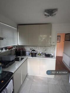 Castle Rd, Epsom, KT18 photo 4