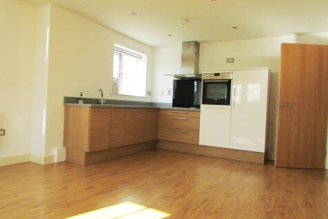 FLAT 27 Alabury House,Birch Close photo 3