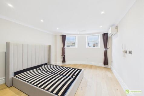 CAM02528G0-PR0429-STILL002