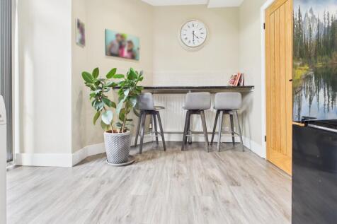 CAM03729G0-PR0138-STILL018