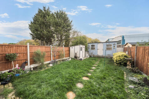 1374663-5-690b2ac...