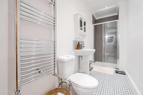 1370730-9-68f6407...