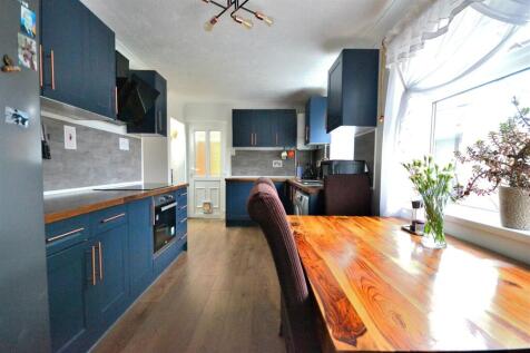 Kitchen/ Dining room