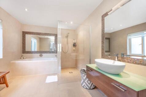 LG-66 Groudle Road, Onchan 2-14.jpg