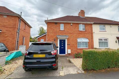 Front shot of property and driveway.jpg