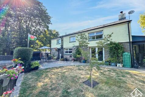 REAR GARDEN 1