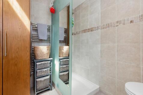 143a Kingston Road SW19 bathroom 2.jpg