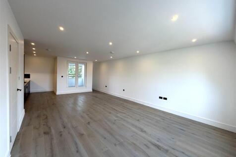 Living Room pic 2.jpeg