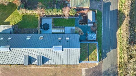 10 Hill Farm View...