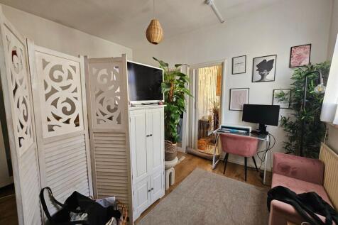 Studio bedroom